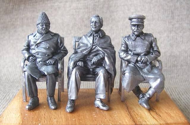 Большая тройка: Сталин, Черчилль и Рузвельт, на Ялтинской конференции в Ливадии